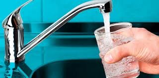 Protestan vecinos por falta de agua potable